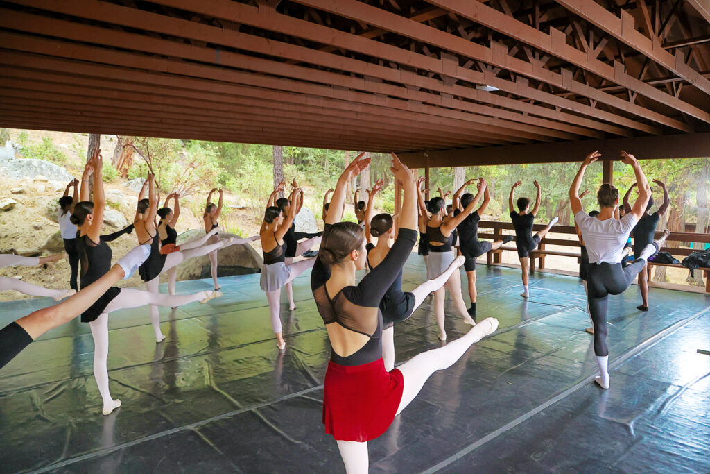 Dancers rehearsing in an open air studio.